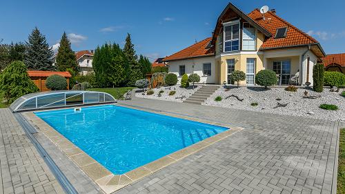 33562 Großes, helles, sehr gepflegtes Haus mit Privatsphäre, einem phantastischen Panorama auf den Balaton und einem Pool. Deutscher Qualitätsstandard.