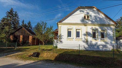 33631 In Őriszentpéter, im Zentrum aber in ruhiger Lage, steht ein fast 100 Jahre altes Ziegelsteinhaus zum Verkauf.