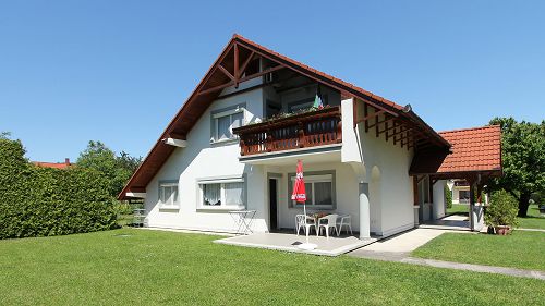 11627 3 high quality family houses are for sale in Balatongyörök! For sale only all together!