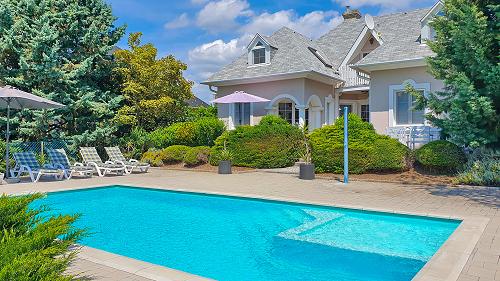 11774 Next to the centre of Gyenesdiás it is a beautiful, fully-furnished family house with garden for sale.