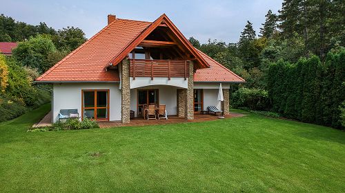 22028 Quality, Tranquility and Nature – Exceptional Family Home in Gyenesdiás