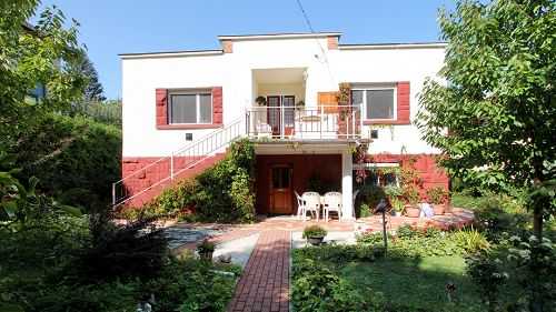 22078 In Hévíz, it is a villa built in 1960, with a really good location, for sale!