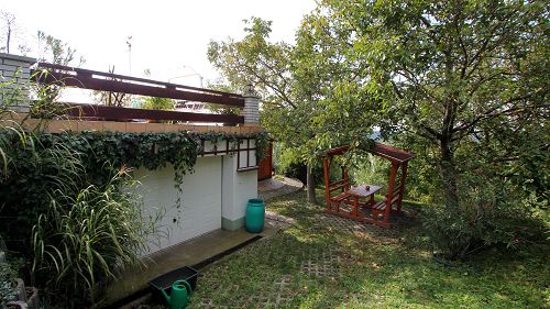 22082 The real estate situated in Rezi, with a view to Hévíz is for sale.