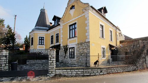 33246 For sale at the central of Balatonfüred a beautiful old villa, which in 2000 had a full renovation 