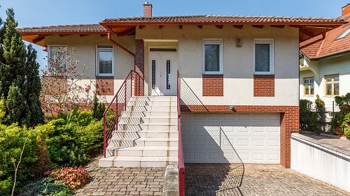 33329 Wunderschönes helles, modernes und grosszügiges Haus mit grossem Garten und Panoramasicht in Hévíz zu verkaufen.