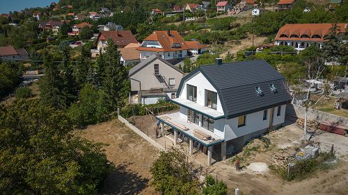 33419 It is a newly building family house - with beautiful panorama - on the Northern shoreline of Lake Balaton for sale.