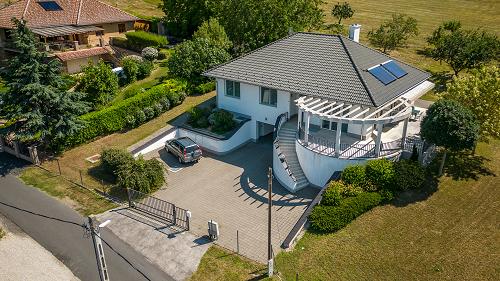 33469 In Gyenesdiás, it is a two-story, well-maintained family house with a panoramic view of the lake Balaton for sale.