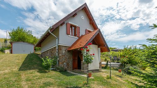 33471 The stylishly designed and constructed family house is for sale in Lesencetomaj, in a quiet and small village next to the town Tapolca.
