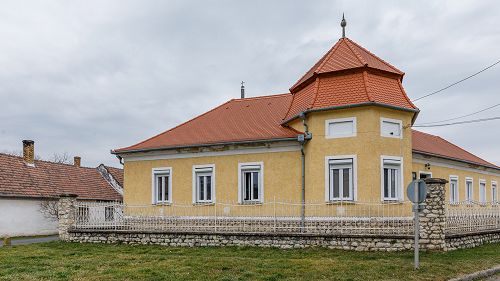 33542 Sogar mehrere Möglichkeiten bietendes Familienhaus - als ausgezeichnete Basis für Renovierung - ist zu verkaufen.