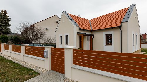33544 A stylish family house - suitable for everyday needs - is for sale.