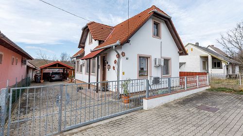 33545 It is a continuously maintained and tidy family house for sale - with low maintenance costs - only 5 minutes from Hévíz.
