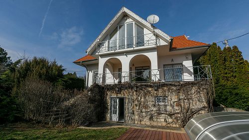33547 House on Lake Balaton with pool in an attractive location with panoramic views and privacy