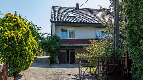 33566 It is a carefully maintained family house for sale in the popular settlement Cserszegtomaj. A big advantage of the real estate is that shops and schools can be reached within a few minutes' walk.