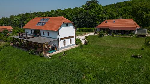 33583 The unique property is located on the east side of the Zala mountains, hidden among the Zalavári-hills, only 10 kilometres away from the famous thermal bath of the town Hévíz.
