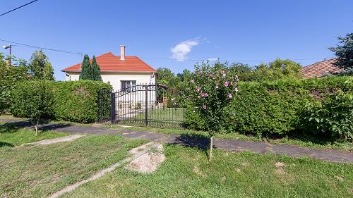 33598 Small, well-kept house in western Hungary in a quiet location with a pool