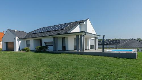 33634 Familienhaus von ausgezeichneter Qualität ist zu verkaufen.
Dank des Solarsystems liegen die Nebenkosten fast bei Null.
Für weitere Informationen bitte nehmen Sie den Kontakt mit unseren Immobilienmaklern auf!