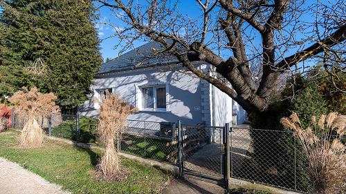 33671 In der Nähe von der Stadt Nagykanizsa, in einem ruhigen und kleinen Dorf ist das komplett renovierte Familienhaus mit großem Grundstück zu verkaufen.