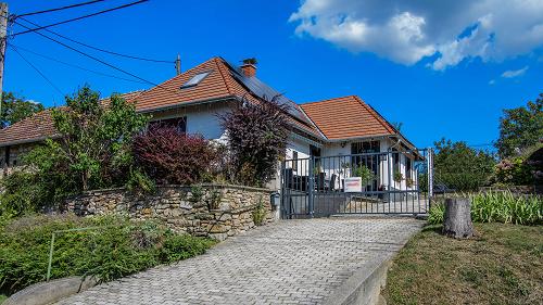 33727 Vollständig renoviertes Haus in ruhiger Lage mit