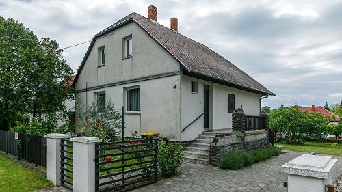 33809 In einer ruhigen Straße von Vonyarcvashegy, dennoch in der Nähe des Balatons