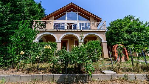 33818 An elegantly maintained property located in a tranquil part of Badacsonytomaj.