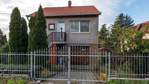 33864 Located right next to Hévíz.