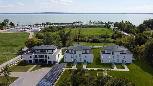 55159  Hochwertige Wohnung mit Panoramablick auf den Balaton, 200 Meter vom Seeufer entfernt
