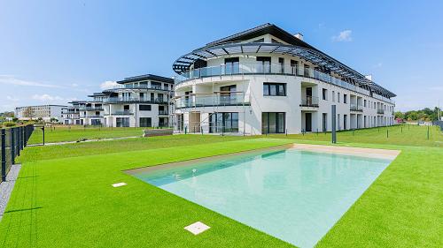 55167 Eine hochwertige, direkt am Wasser gelegene Luxuswohnung. Eindrucksvoller, unverbaubarer Panoramablick auf den Balaton.