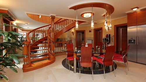 55281 Luxury, excellent quality apartment with lots of extras is for sale in one of the most popular holiday resorts on the northern shoreline of the Lake Balaton. 