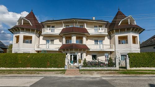 66080 Pension next to the thermal lake is for sale.