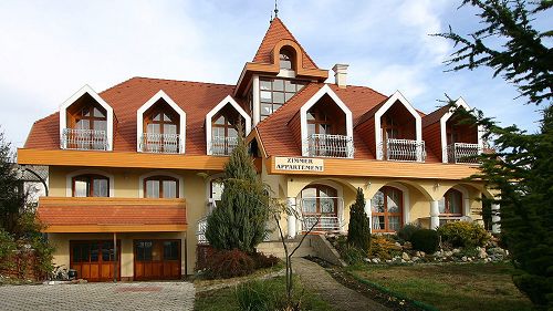 719 Spacious, 9 bedroom detached house is for sale on the northern shoreline of the Lake Balaton.