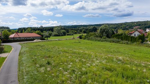 77244 In Kehidakustány there are 6 building plots next to the thermal bath and the golf course Zala Springs in Zalacsány for sale.