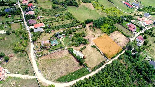 77326 In Cserszegtomaj, with panorama to Hévíz and the lake Balaton it is a building plot for sale. They are several building plots belonging to the property.