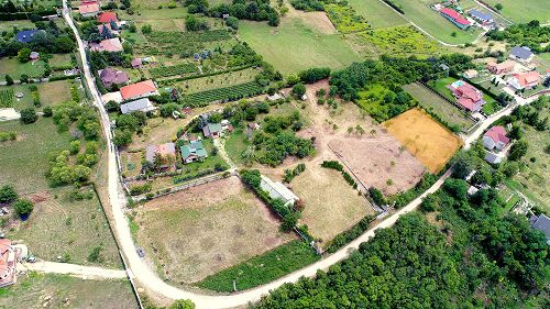 77328 In Cserszegtomaj, with panorama to Hévíz and the lake Balaton it is a building plot for sale. They are several building plots belonging to the property.