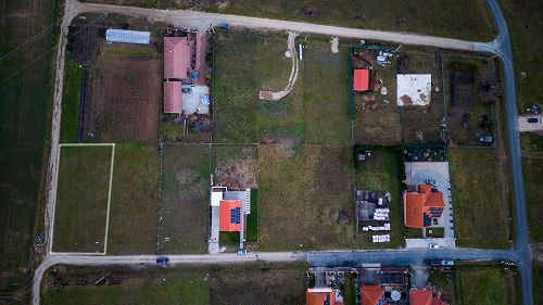 77478 Zum Verkauf steht ein Baugrundstück mit Panoramablick. Ideal für den Bau eines Hauses im Bungalowstil, 25-30% des Grundstücks können bebaut werden.