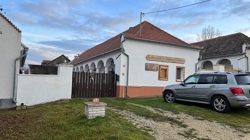 K33299 Well-maintained, well-run guesthouse with attached restaurant in a small village on the edge of the Bakony Mountains for sale. Also suitable as a residential property for multi-generational living.